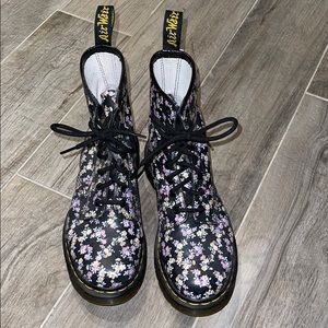 Floral 8-eyelet Dr. Martens